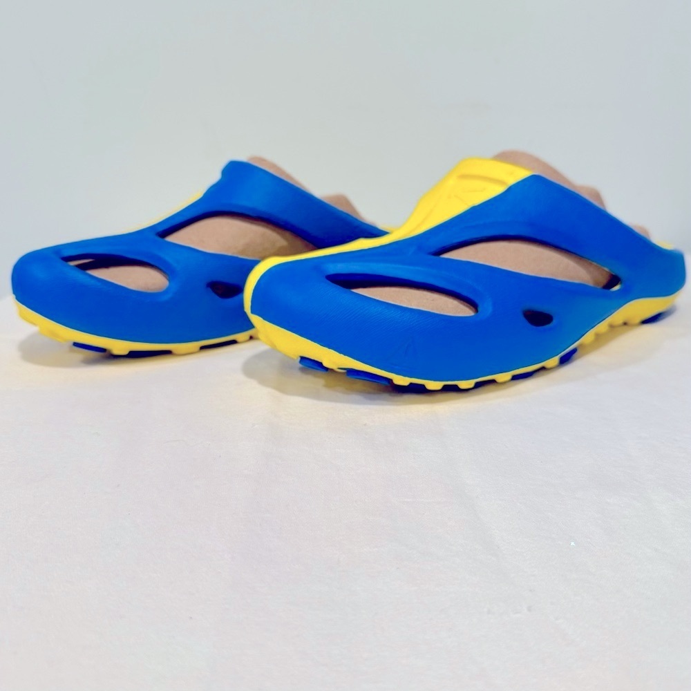 New Keen Shanti Arts Clog Ukraine Mens 11-12 Yellow Blue Foam Sandals Ukrainian - Picture 5 of 8